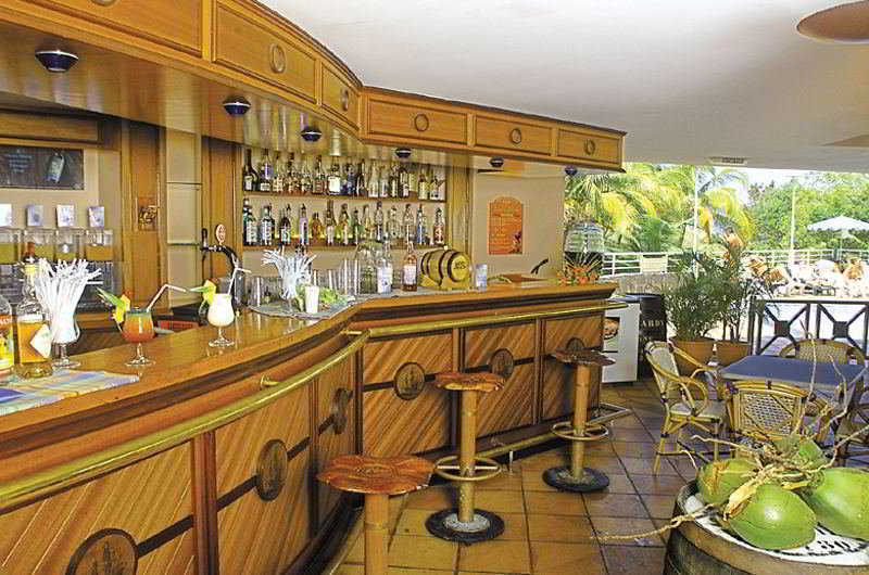Karibea Residence La Goelette Тартан Ресторант снимка